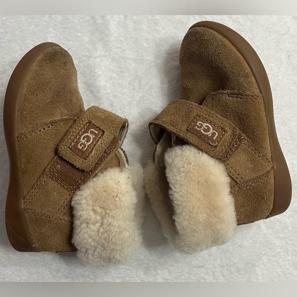 UGG Toddler 7 Nolen chestnut boot with sheep fur - Picture 2 of 7